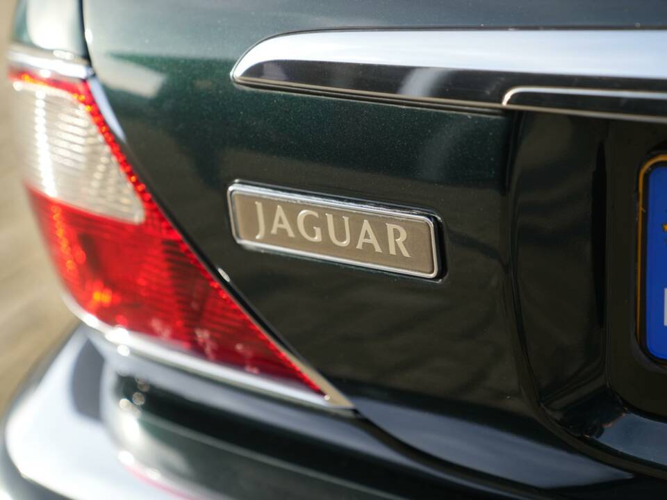Image 10/30 of Jaguar XJ6 3.2 Sovereign (1997)