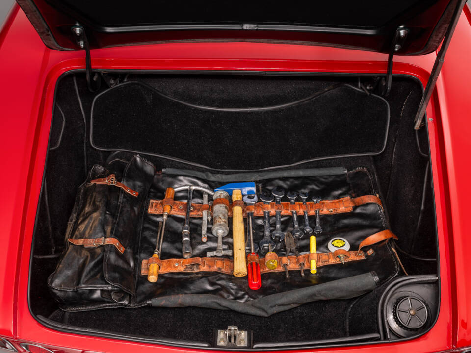 Image 22/28 of Ferrari 275 GTS (1965)