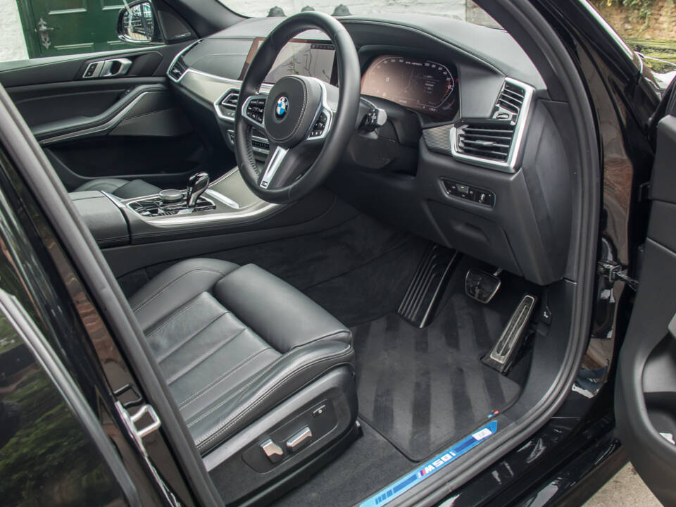 Image 15/23 of BMW X5 M50i xDrive (2022)