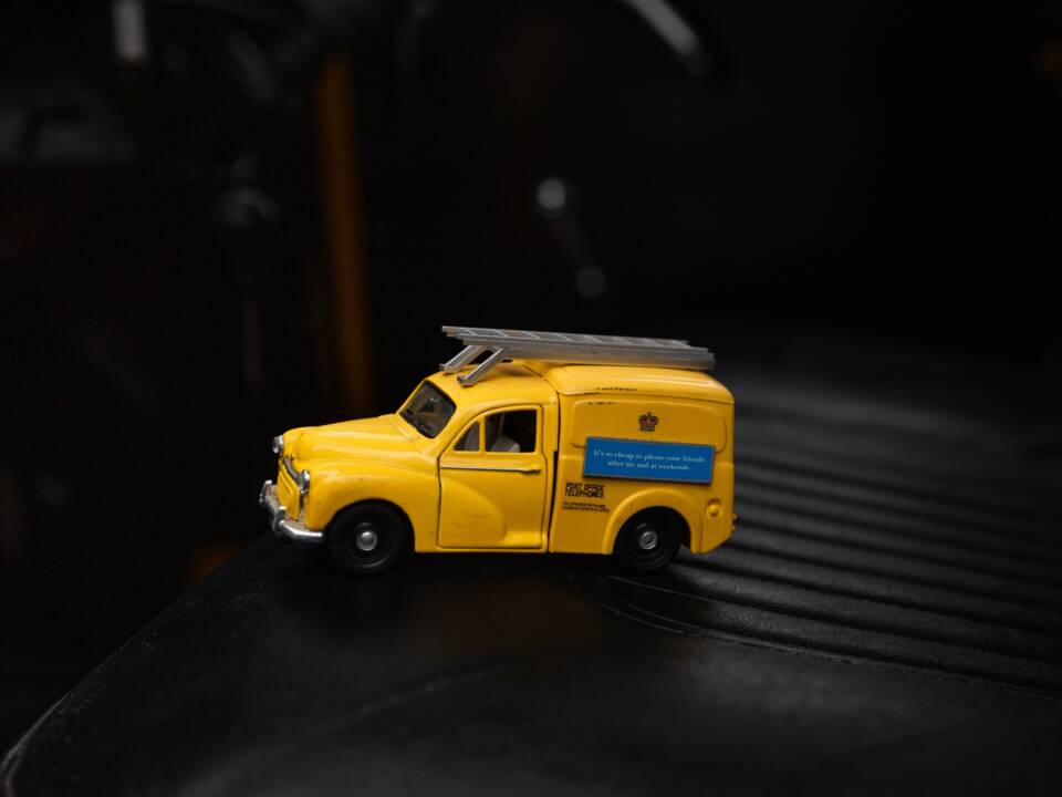 Image 31/50 of Morris Minor 1000 Traveller (1971)