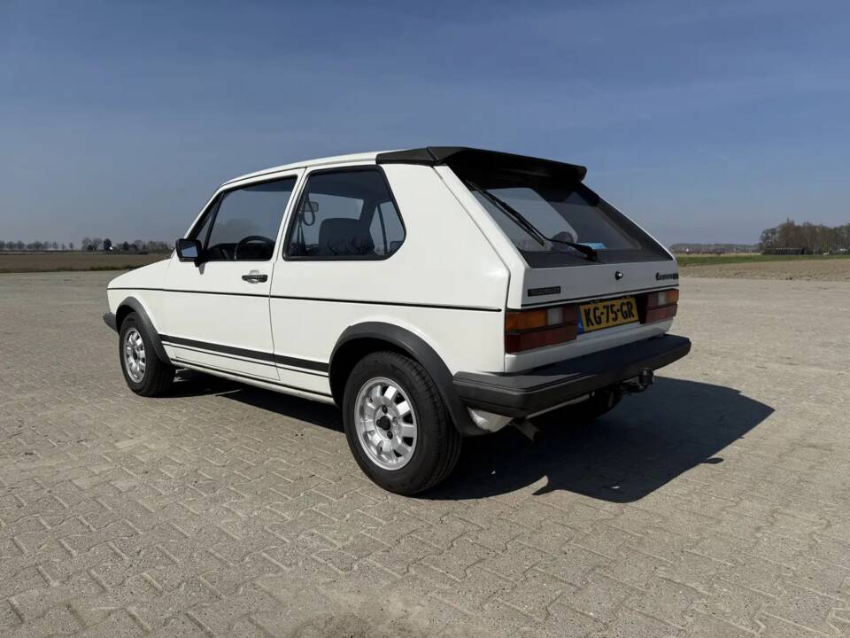 Image 2/10 de Volkswagen Golf Mk I GTI 1.8 (1983)