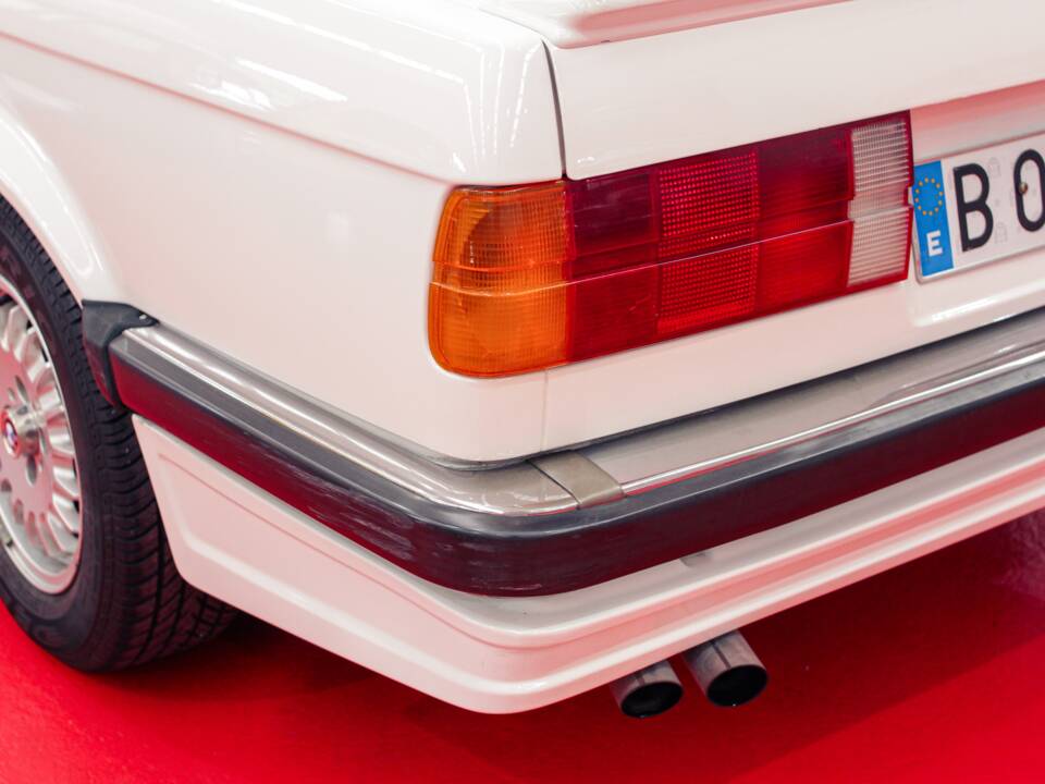 Image 26/38 of BMW 325i (1986)