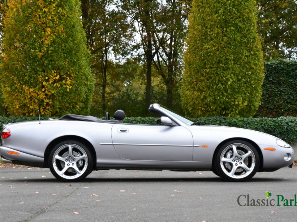 Image 17/50 of Jaguar XKR &quot;Silverstone&quot; (2000)
