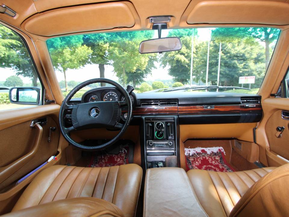 Image 6/30 de Mercedes-Benz 350 SE (1973)