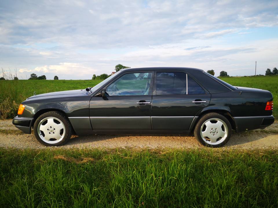 Imagen 16/48 de Mercedes-Benz 400 E (1993)