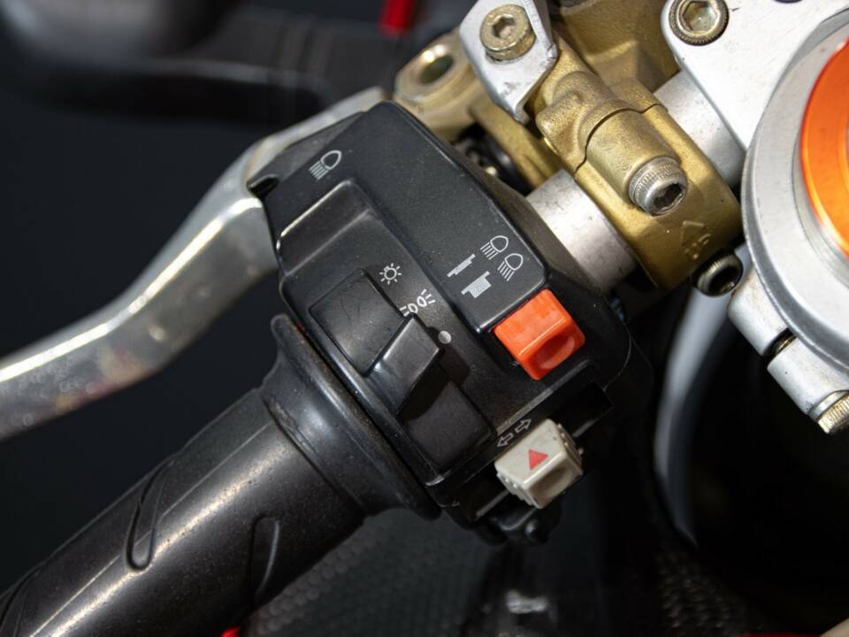 Immagine 38/50 di Ducati 996 (2000)