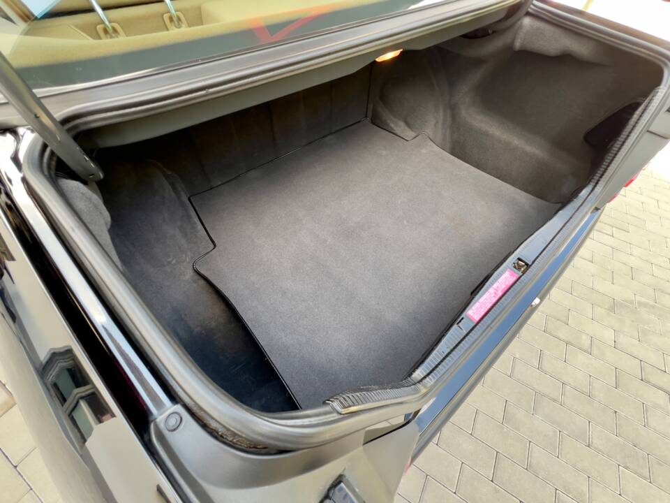 Immagine 31/36 di Mercedes-Benz 300 E 4-Matic (1989)