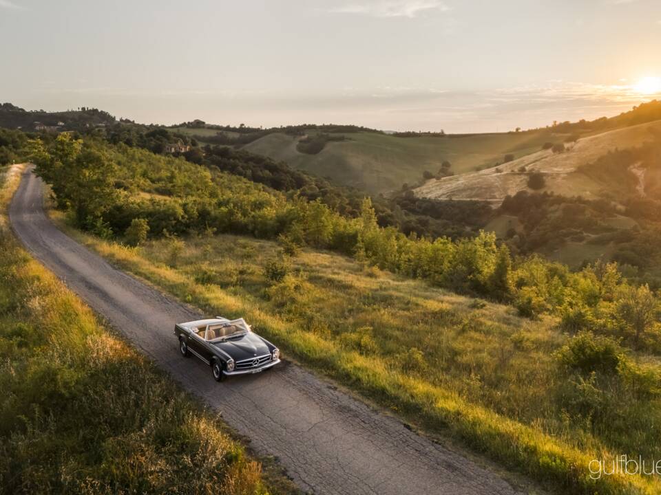 Image 13/79 de Mercedes-Benz 280 SL (1969)