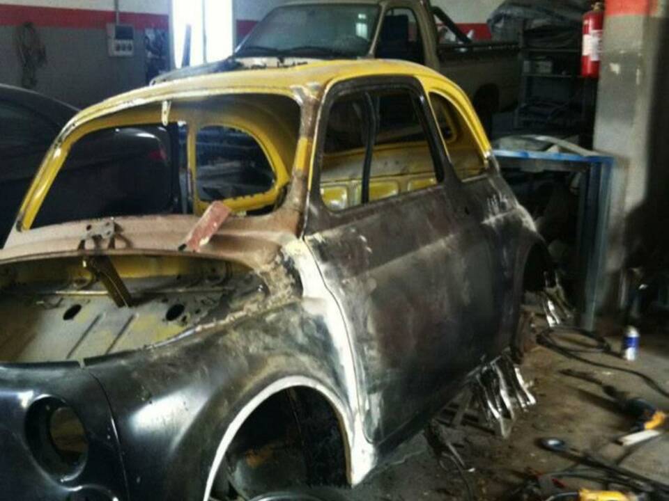 Image 27/32 of FIAT 500 R (1974)