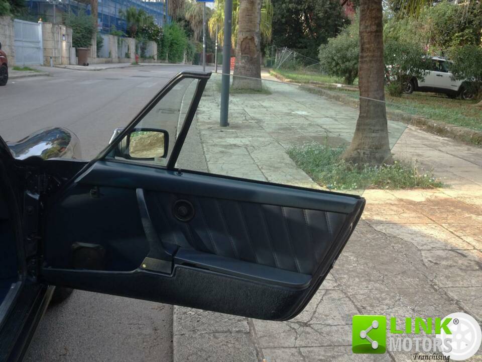 Image 16/23 de Porsche 911 Carrera 3.2 (1988)