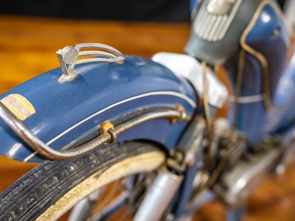 Image 17/18 de Victoria Vicky Luxus (1958)