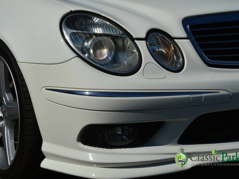 Image 45/50 of Mercedes-Benz E 500 T (2004)