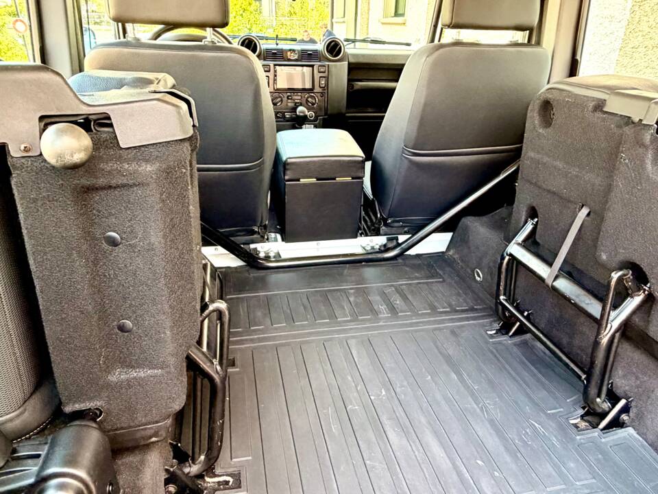Bild 14/18 von Land Rover Defender 90 TD4 (2007)