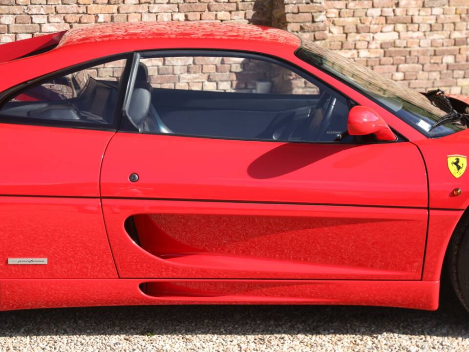 Bild 29/50 von Ferrari F 355 Berlinetta (1996)