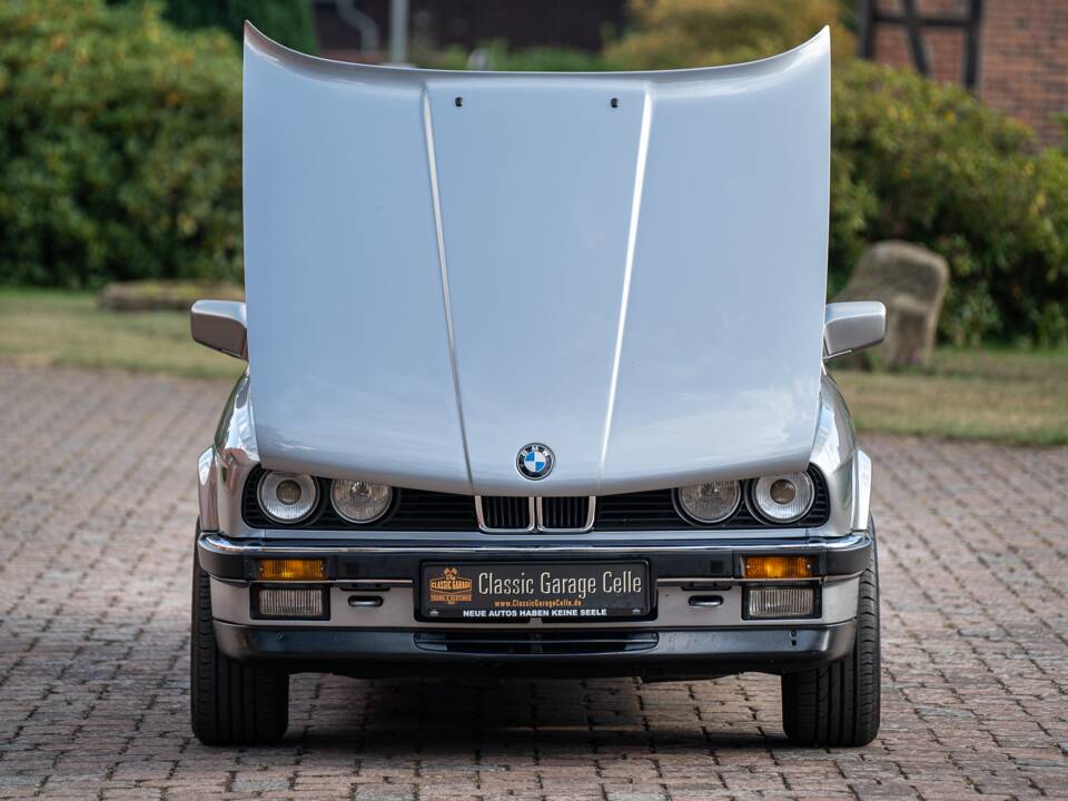 Image 9/71 of BMW 325i (1989)