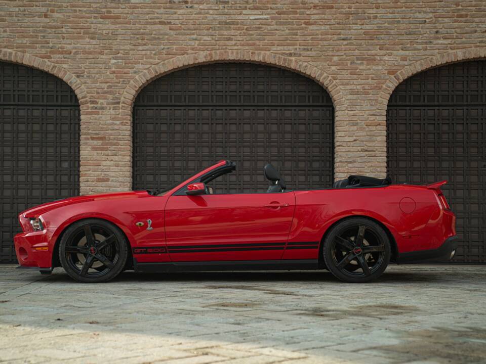 Image 17/50 of Ford Mustang Shelby GT 500 (2011)