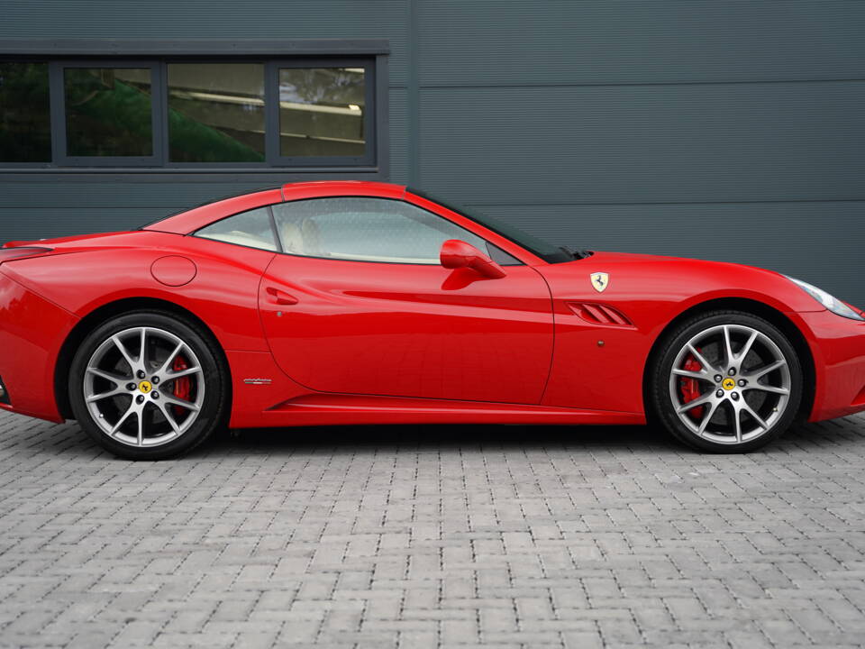 Image 25/50 of Ferrari California (2010)