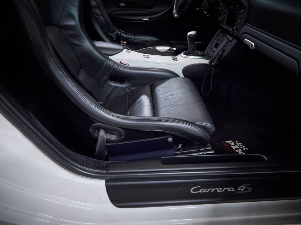 Bild 87/100 von Porsche 911 Carrera 4S (2004)
