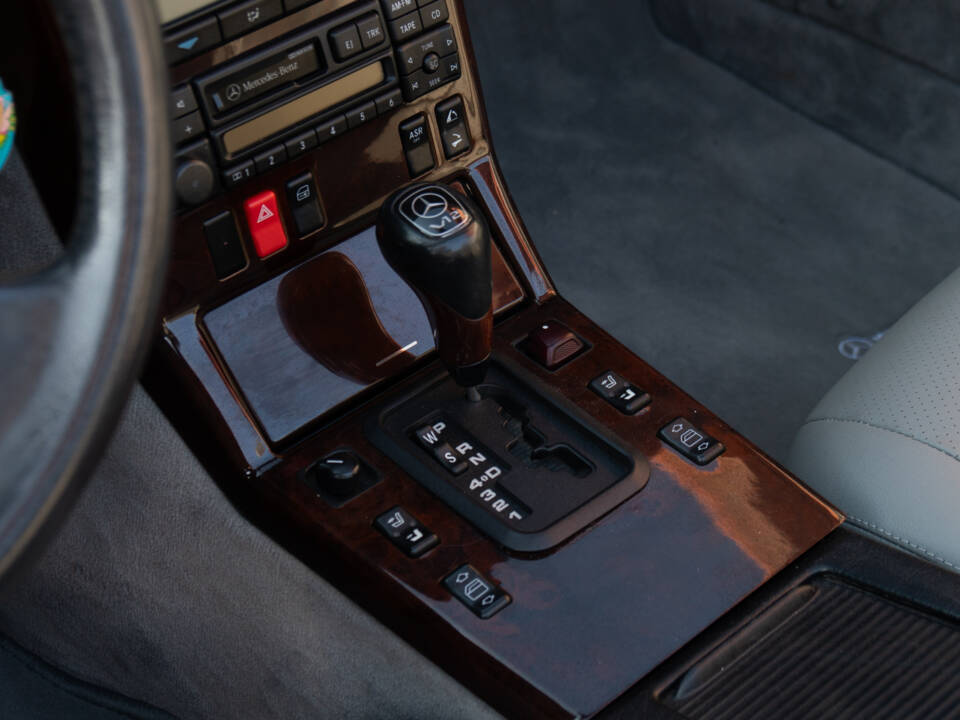 Bild 54/75 von Mercedes-Benz SL 500 (1997)