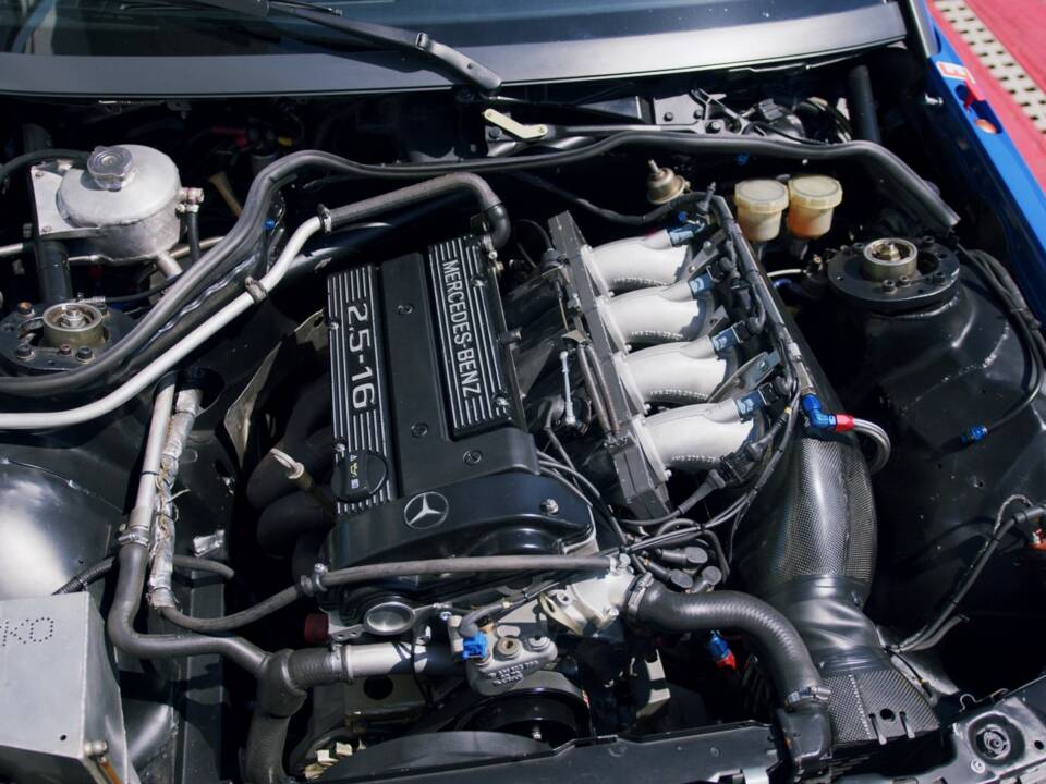 Image 9/16 of Mercedes-Benz 190 E 2.5-16 (1988)