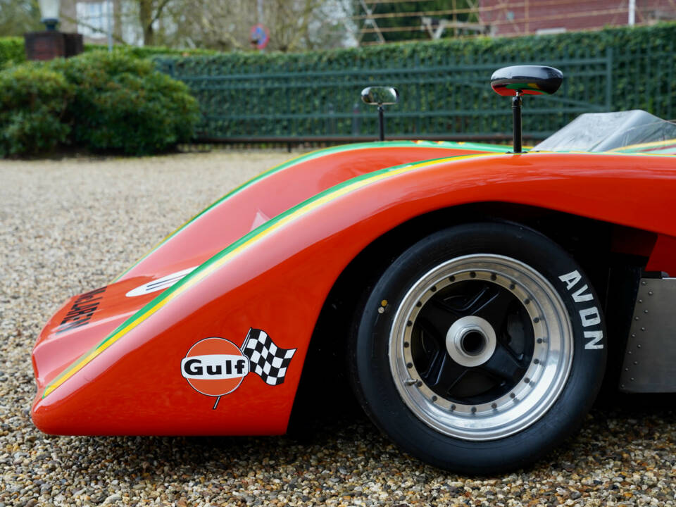 Image 33/50 of McLaren M8C (1970)