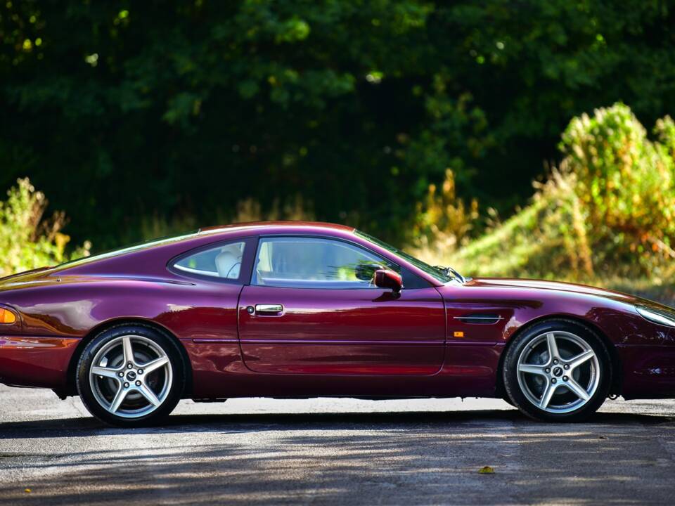 Obraz 2/50 pojazdu Aston Martin DB 7 (1997)