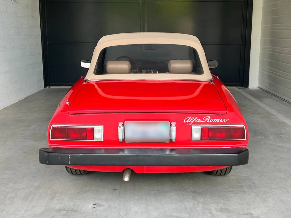 Immagine 2/11 di Alfa Romeo 1600 Spider (1978)
