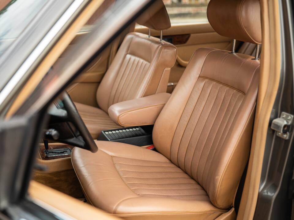 Bild 24/76 von Mercedes-Benz 500 SEL (1985)