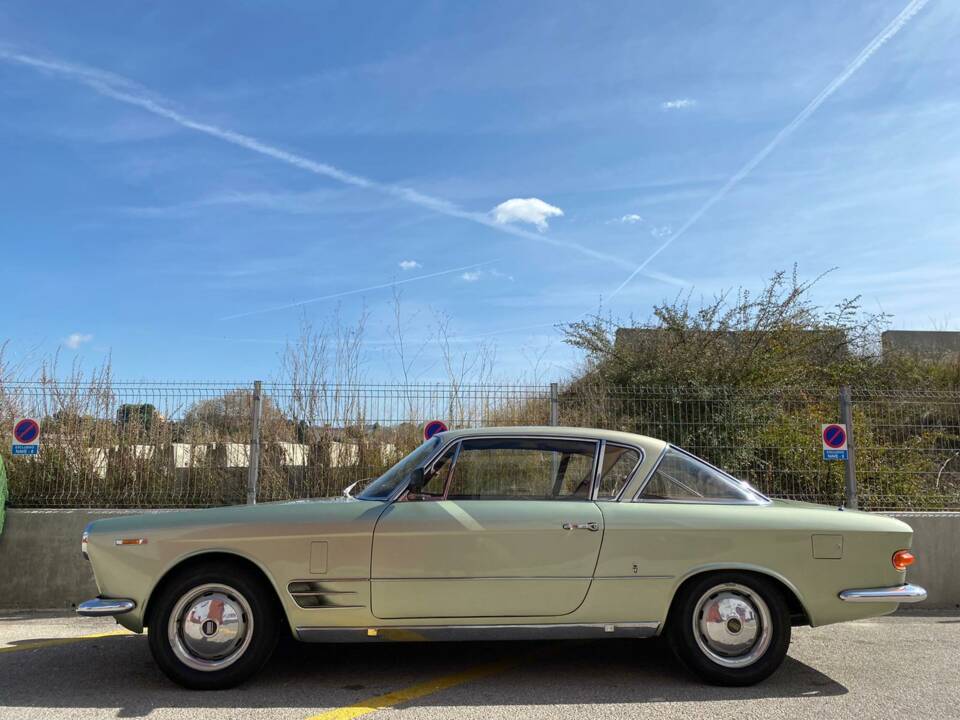 Image 2/5 of FIAT 2300 S Coupe (1967)