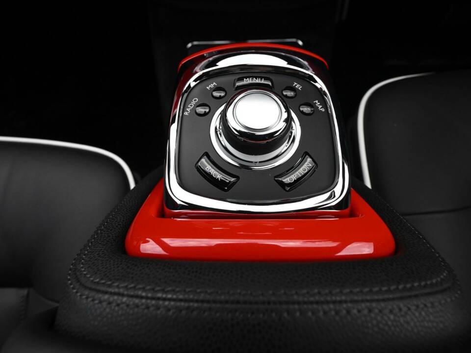 Image 41/50 of Rolls-Royce Phantom VII (2016)