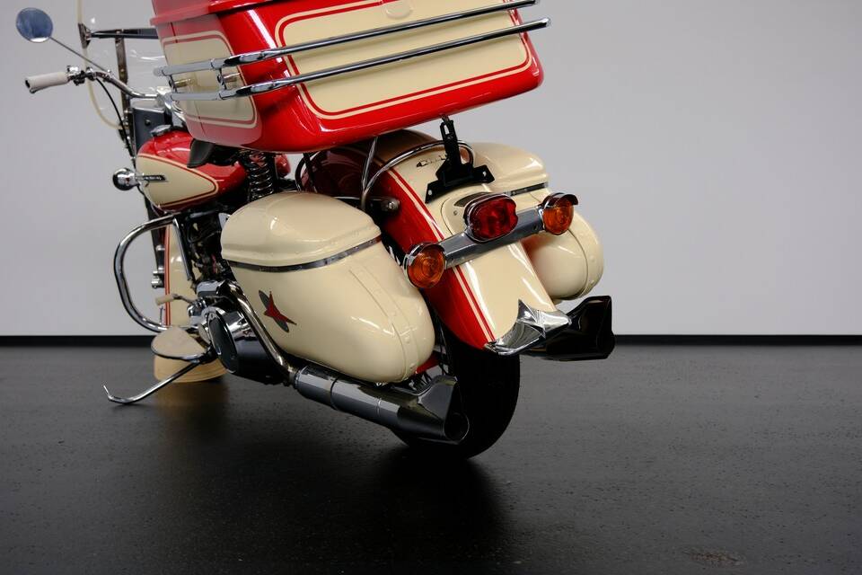 Image 53/75 of Harley-Davidson FL Panhead (1965)