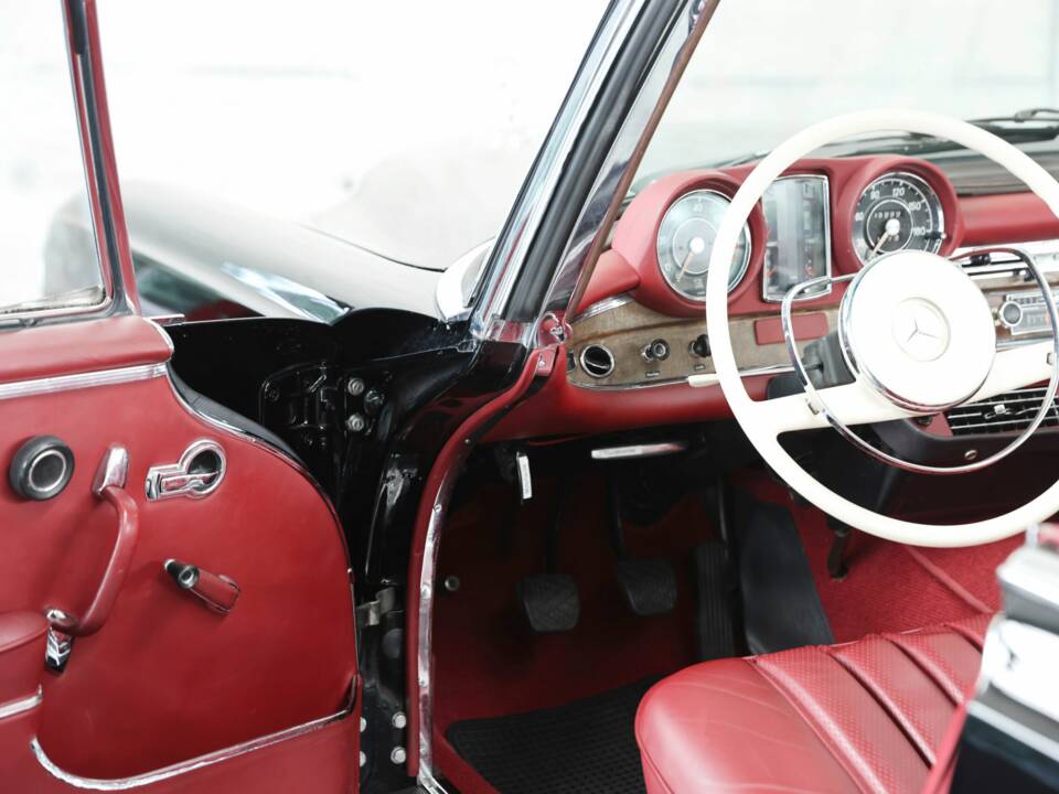 Image 32/50 of Mercedes-Benz 220 SE b (1962)