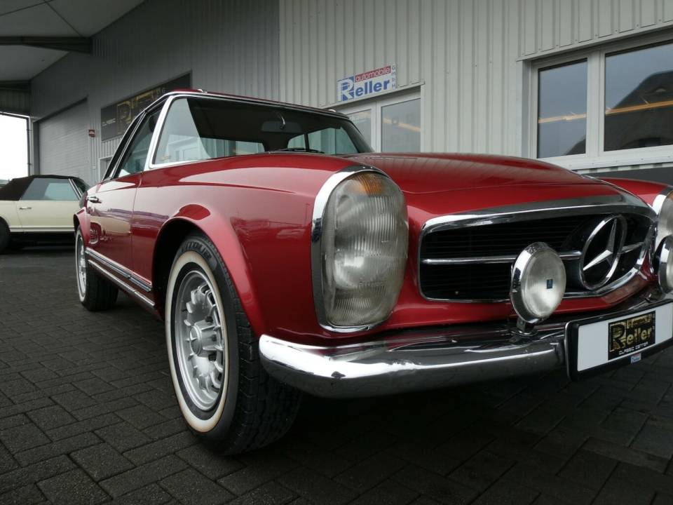 Image 22/27 of Mercedes-Benz 280 SL (1970)