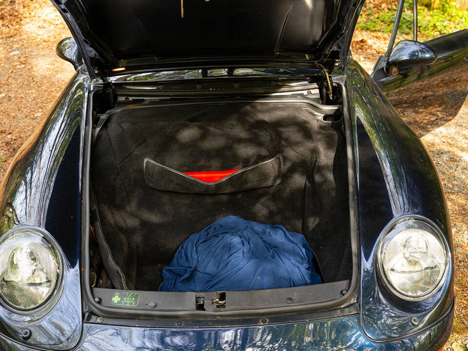 Immagine 43/47 di Porsche 911 Carrera (1994)