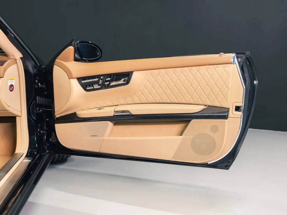 Image 24/40 of Mercedes-Benz CL 65 AMG (2008)