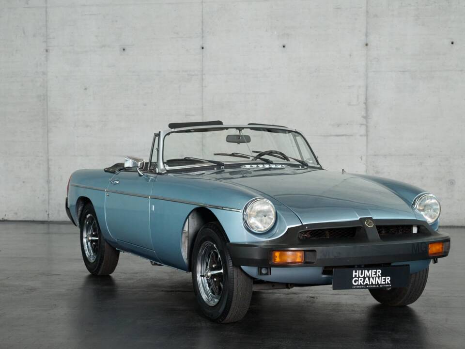 Image 18/50 of MG MGB (1976)