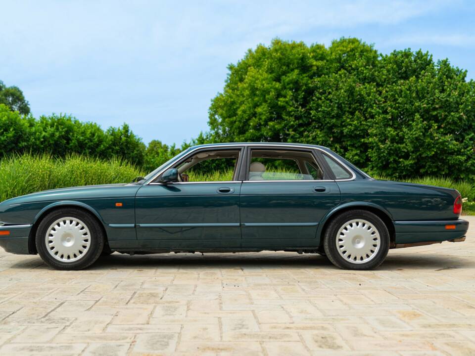Afbeelding 4/50 van Jaguar XJ6 3.2 (1995)