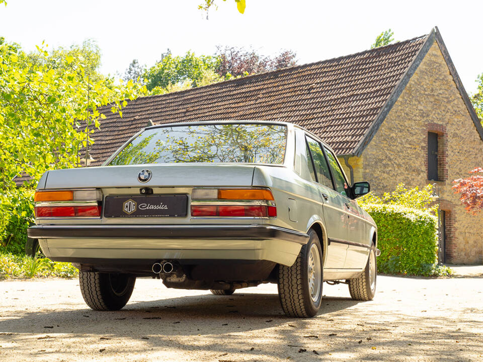 Image 4/63 of BMW 528i (1984)