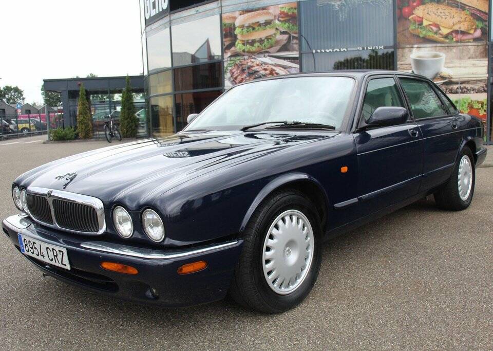 Bild 1/8 von Jaguar XJ 8 Executive (1997)