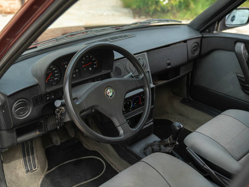 Image 27/50 of Alfa Romeo 33 - 1.3 Sportwagon 4x4 (1992)