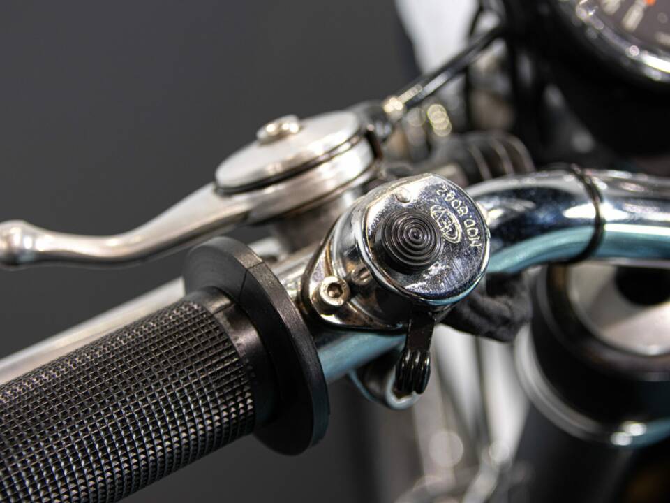 Image 41/50 of Ducati 750 GT (1972)