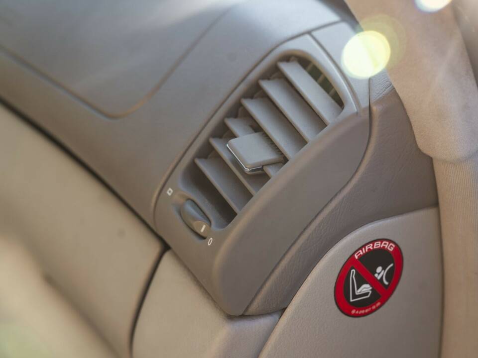 Image 42/50 of Mercedes-Benz CLK 200 (1997)