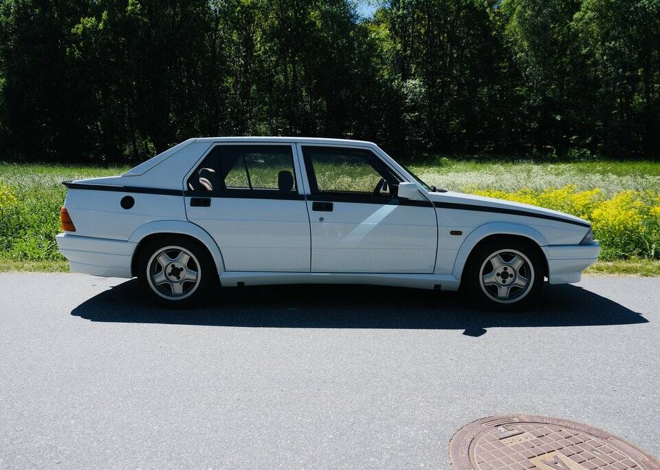 Image 5/8 of Alfa Romeo 75 1.8 Turbo (1986)