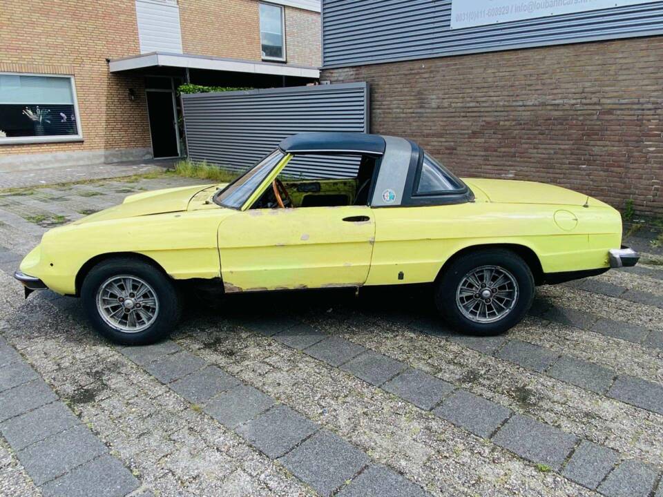 Image 30/40 of Alfa Romeo Spider Veloce 2000 (1976)