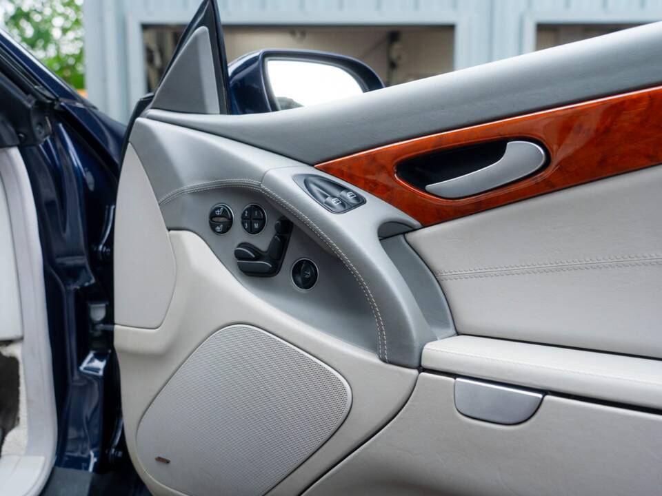 Image 46/56 de Mercedes-Benz SL 65 AMG (2004)