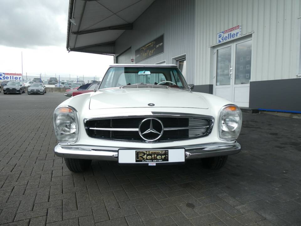 Immagine 2/20 di Mercedes-Benz 280 SL (1970)
