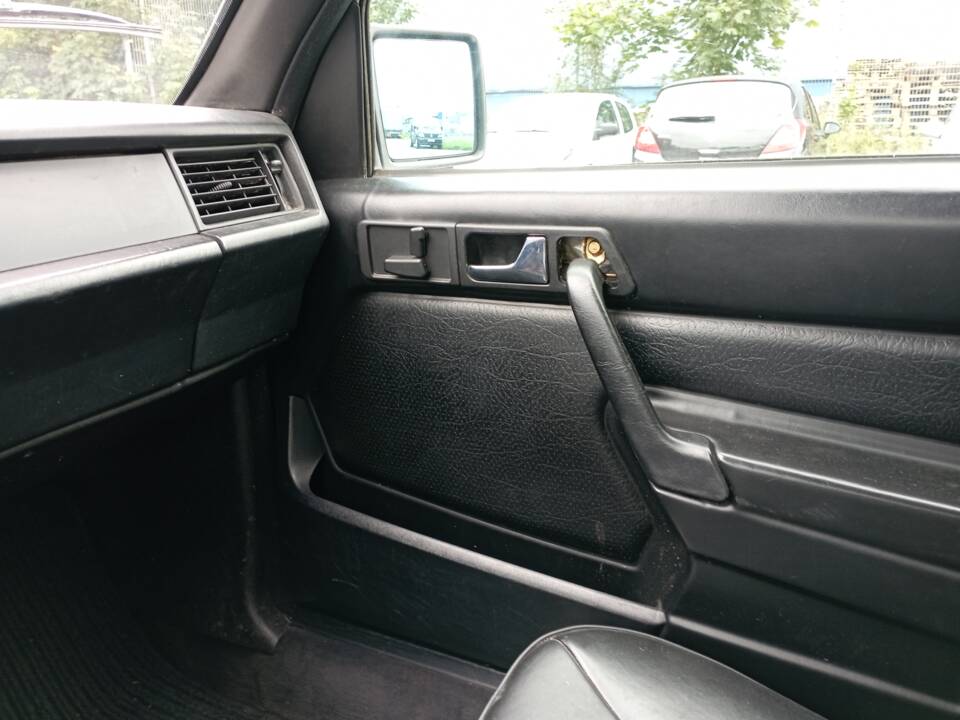 Bild 13/16 von Mercedes-Benz 190 E (1984)