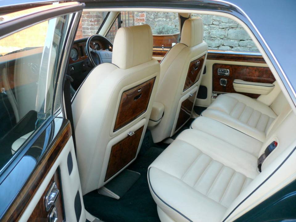 Image 7/11 of Bentley Turbo R (1995)
