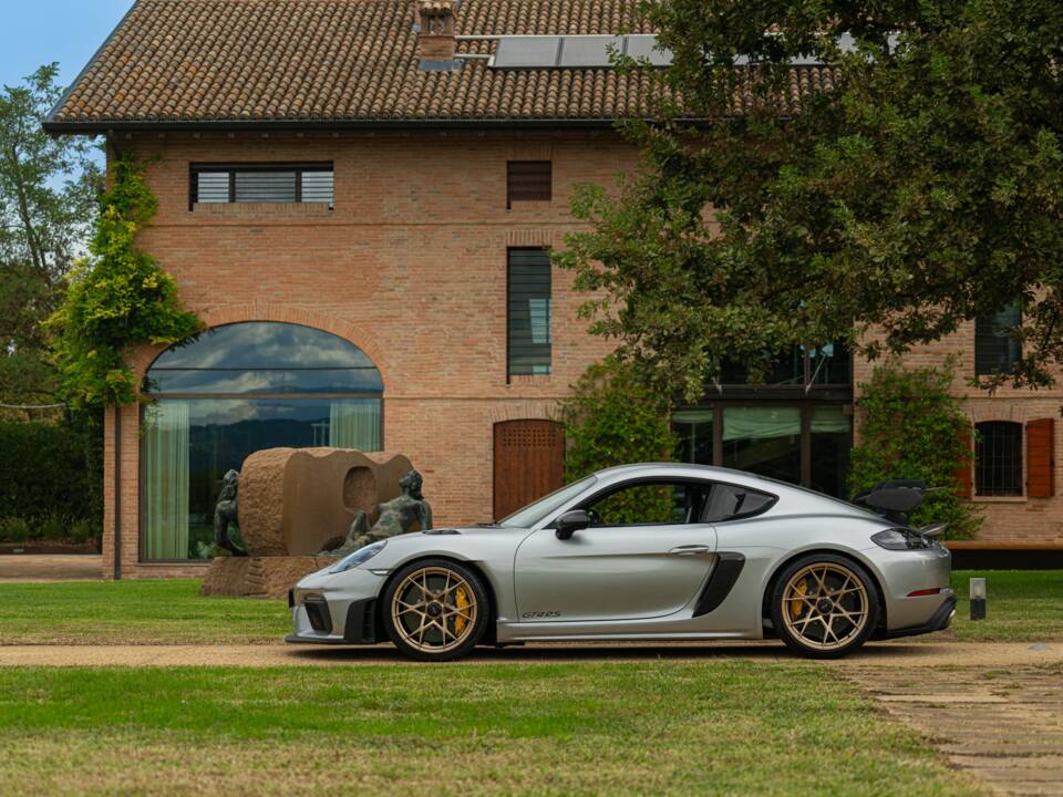 Image 6/100 of Porsche 718 Cayman GT4 RS Weissach (2024)