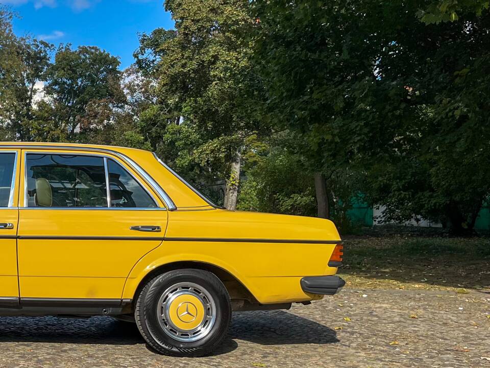 Image 23/139 of Mercedes-Benz 240 D (1978)